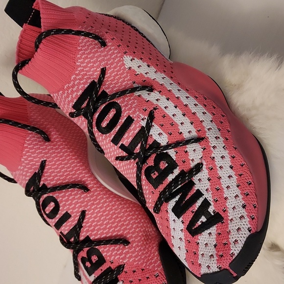 Men's Pharrell Williams Sneakers - Picture 4 of 10